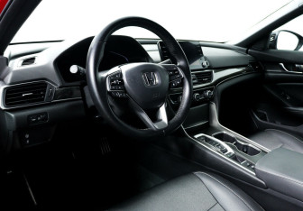 Подержанный автомобиль Honda Accord Sedan 2021 года (11 фото)