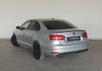 Подержанный автомобиль Volkswagen Jetta Sedan 2011 года (4 фото)