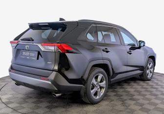 Подержанный автомобиль Toyota RAV4 2020 года (5 фото)