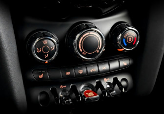 Подержанный автомобиль MINI Hatch 2019 года (25 фото)