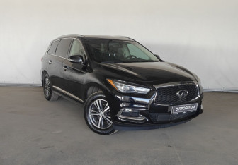 Подержанный автомобиль Infiniti QX60 2016 года (3 фото)