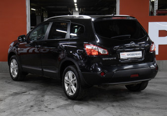Подержанный автомобиль Nissan Qashqai+2 2011 года (7 фото)
