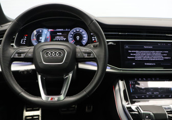 Подержанный автомобиль Audi Q7 2015 года (7 фото)