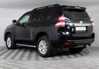 Подержанный автомобиль Toyota Land Cruiser Prado 2013 года (7 фото)