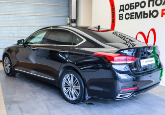 Подержанный автомобиль Genesis G80 2019 года (6 фото)
