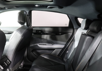 Подержанный автомобиль Changan UNI-V 2023 года (12 фото)