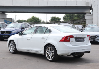 Подержанный автомобиль Volvo S60 2017 года (7 фото)