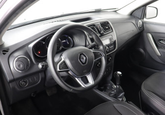 Подержанный автомобиль Renault Logan Sedan 2019 года (7 фото)