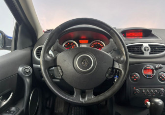 Подержанный автомобиль Renault Clio Hatchback 2007 года (14 фото)