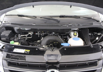 Подержанный автомобиль Volkswagen Multivan 2015 года (6 фото)