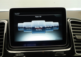 Подержанный автомобиль Mercedes-Benz GLE 2015 года (20 фото)