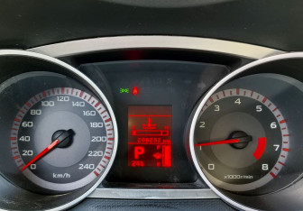 Подержанный автомобиль Citroen C-Crosser 2009 года (15 фото)