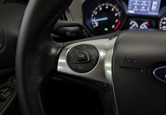 Подержанный автомобиль Ford Kuga 2013 года (26 фото)