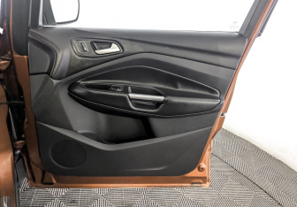 Подержанный автомобиль Ford Kuga 2013 года (24 фото)