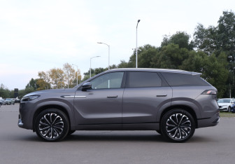 Подержанный автомобиль Jaecoo J8 2024 года (8 фото)