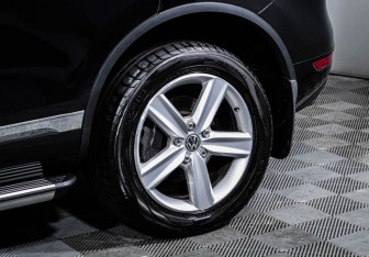 Подержанный автомобиль Volkswagen Touareg 2013 года (15 фото)