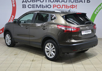 Подержанный автомобиль Nissan Qashqai 2014 года (6 фото)