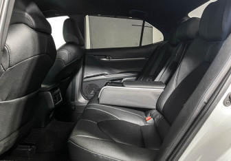 Подержанный автомобиль Toyota Camry Sedan 2020 года (10 фото)
