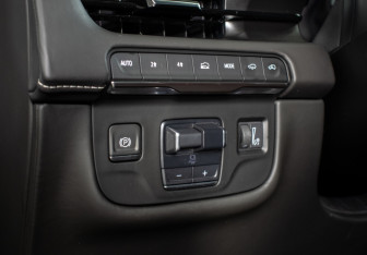 Подержанный автомобиль Cadillac Escalade Suv 2023 года (30 фото)