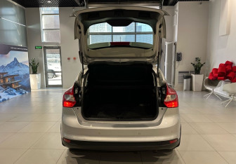 Подержанный автомобиль Ford Focus Hatchback 2014 года (6 фото)