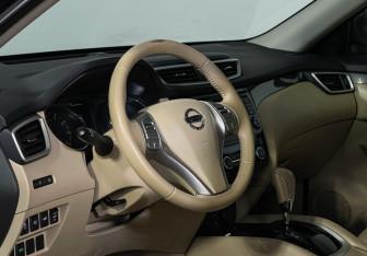 Подержанный автомобиль Nissan X-Trail 2017 года (13 фото)