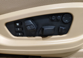 Подержанный автомобиль BMW X5 2011 года (15 фото)