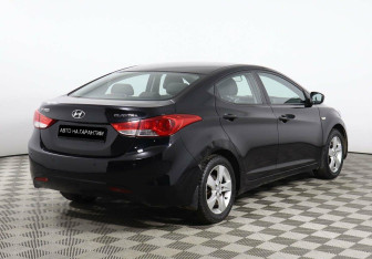Подержанный автомобиль Hyundai Elantra Sedan 2013 года (3 фото)
