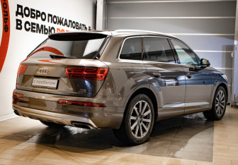 Подержанный автомобиль Audi Q7 2016 года (4 фото)