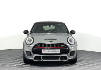 Подержанный автомобиль MINI Hatch 2017 года (2 фото)