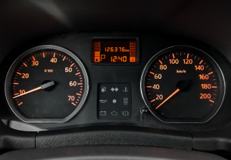 Подержанный автомобиль Nissan Terrano 2014 года (16 фото)