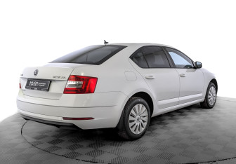 Подержанный автомобиль Skoda Octavia Liftback 2020 года (5 фото)