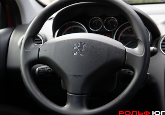 Подержанный автомобиль Peugeot 308 Hatchback 2010 года (12 фото)
