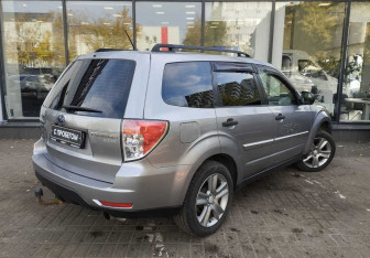 Подержанный автомобиль Subaru Forester Suv 2009 года (8 фото)