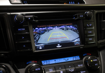 Подержанный автомобиль Toyota RAV4 2015 года (20 фото)