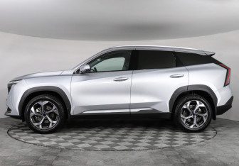 Подержанный автомобиль Geely Atlas 2024 года (8 фото)