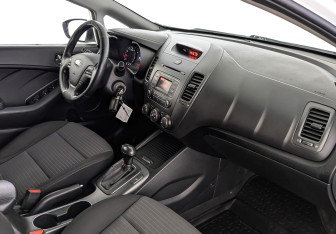 Подержанный автомобиль Kia Cerato Sedan 2015 года (13 фото)