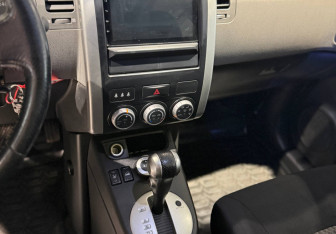 Подержанный автомобиль Nissan X-Trail 2008 года (8 фото)