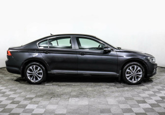 Подержанный автомобиль Volkswagen Passat Sedan 2021 года (3 фото)