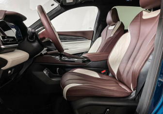 Подержанный автомобиль Geely Monjaro 2023 года (7 фото)