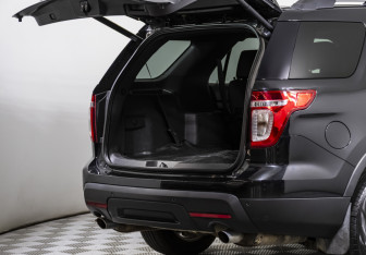 Подержанный автомобиль Ford Explorer 2012 года (20 фото)