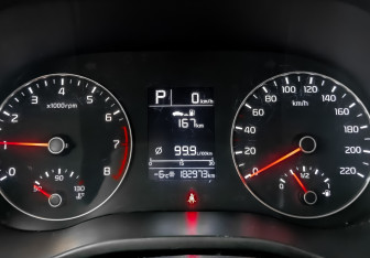 Подержанный автомобиль Kia Rio Hatchback 2021 года (15 фото)