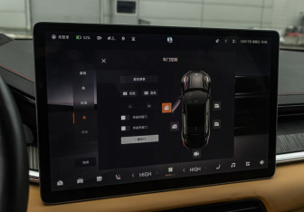 Подержанный автомобиль Zeekr 001 2023 года (15 фото)