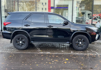 Подержанный автомобиль Toyota Fortuner 2018 года (4 фото)