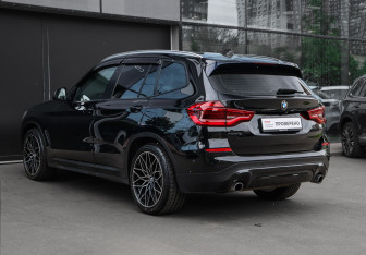 Подержанный автомобиль BMW X3 2019 года (6 фото)