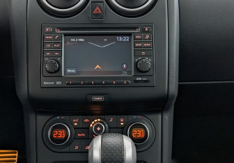 Подержанный автомобиль Nissan Qashqai 2013 года (17 фото)