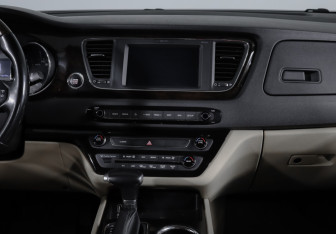 Подержанный автомобиль Kia Carnival 2019 года (13 фото)