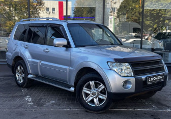 Подержанный автомобиль Mitsubishi Pajero 2008 года (3 фото)