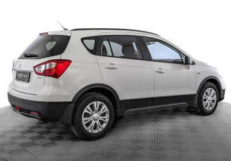 Подержанный автомобиль Suzuki SX4 Hatchback 2021 года (6 фото)
