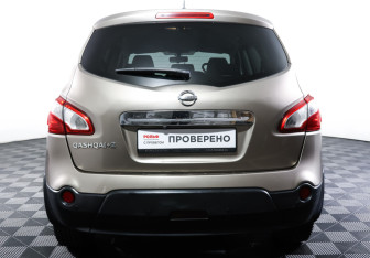 Подержанный автомобиль Nissan Qashqai+2 2011 года (6 фото)
