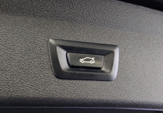 Подержанный автомобиль BMW X1 2017 года (25 фото)